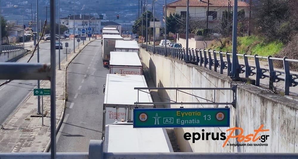 Στρατιωτικό υλικό από τα Γιάννινα μεταφέρεται με Βουλγάρικες νταλίκες στην Ουκρανία ! ΒΙΝΤΕΟ Στρατιωτικό υλικό από τα Γιάννινα μεταφέρεται με Βουλγάρικες νταλίκες στην Ουκρανία ! ΒΙΝΤΕΟ